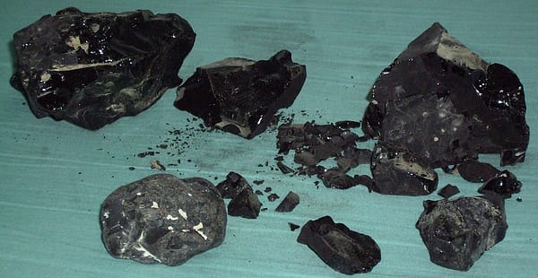 1200px-Bitumen 1200px-Bitumen